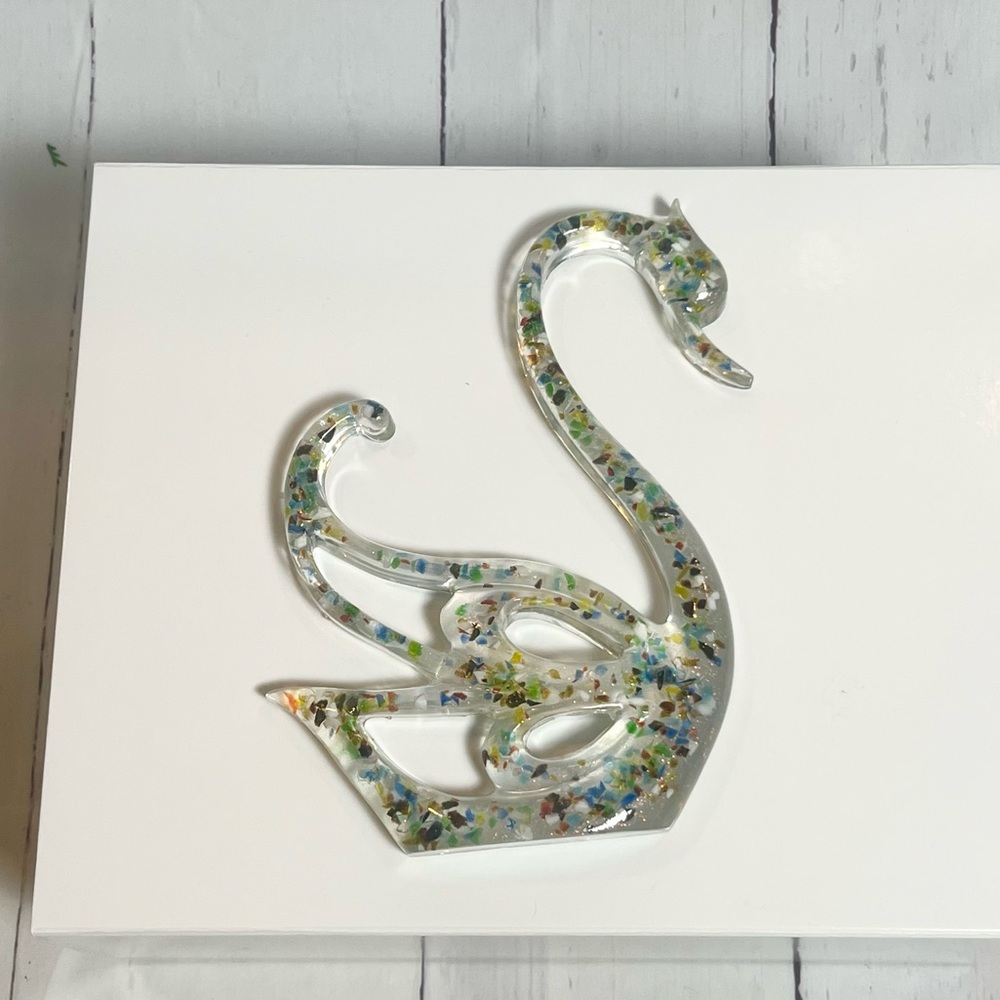 Handmade Vintage-Style Resin Swan Figurine | Colorful Inclusions & Glitter - Picture 8 of 8